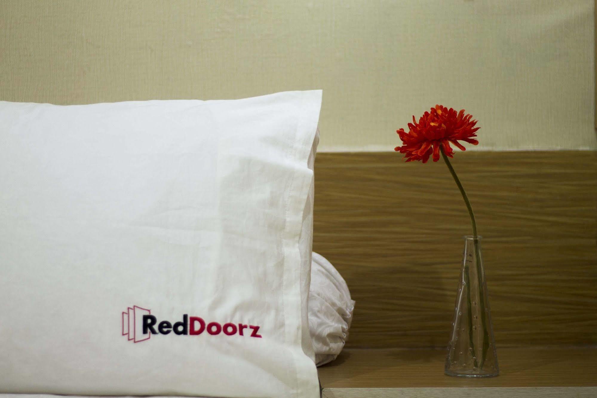 Reddoorz Near Pantai Jerman Hotell Kuta Lombok Exteriör bild