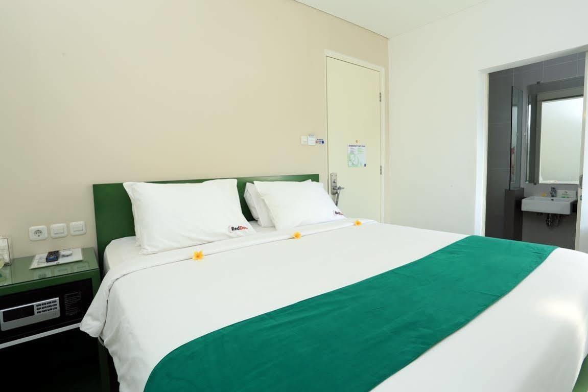 Reddoorz Near Pantai Jerman Hotell Kuta Lombok Exteriör bild